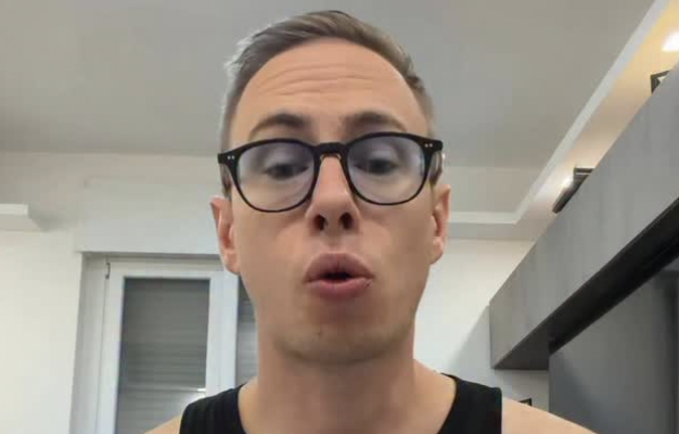 “La verifica dell’età per i siti hard? Sarà solo una barriera per gli adulti, i ragazzini sanno cos’è una VPN e tanto altro, per loro non è la via giusta. Io penso solo al 70enne che…”: parla Max Felicitas