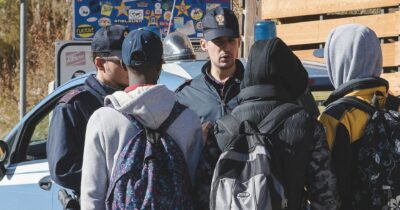 Copertina di Trattenimenti migranti alle Corti d’appello, Lecce ricorre alla Consulta: “Confusione”