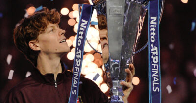Copertina di Nell’anno più difficile, il finale più bello: Sinner alle Atp Finals è imbattibile anche per Alcaraz