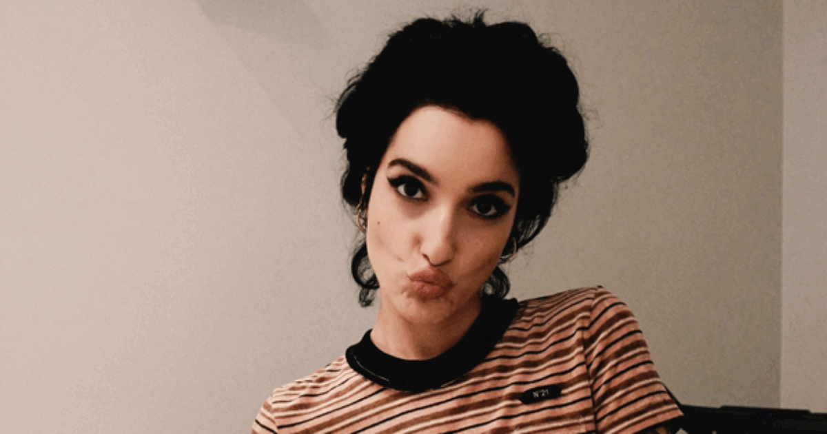 “Sono stata intossicata dal fumo di scena e ho scoperto di avere una cordite emorragica… Secondo voi io e il tipo della macchina del fumo siamo amici?”: il racconto di Levante