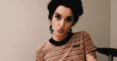 Copertina di “Sono stata intossicata dal fumo di scena e ho scoperto di avere una cordite emorragica… Secondo voi io e il tipo della macchina del fumo siamo amici?”: il racconto di Levante