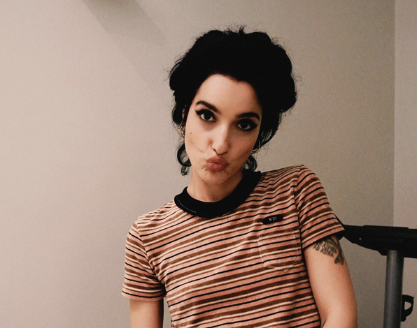 sono stata intossicata dal fumo di scena e ho scoperto di avere una cordite emorragica8230 secondo voi io e il tipo della macchina del fumo siamo amici il racconto di levante da Ilfattoquotidiano.it sono stata intossicata dal fumo di scena e ho scoperto di avere una cordite emorragica8230 secondo voi io e il tipo della macchina del fumo siamo amici il racconto di levante