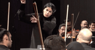 Copertina di Iran, Paniz Faryoussefi è la prima donna direttrice d’orchestra: “Spero sia l’inizio di una nuova era”