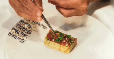 Copertina di Guide de L’Espresso, ecco quali sono i ristoranti che hanno ricevuto i massimi riconoscimenti: da Al Gatto Verde di Jessica Rosval al Pescatore di Nadia Santini. La lista (e i premi speciali)