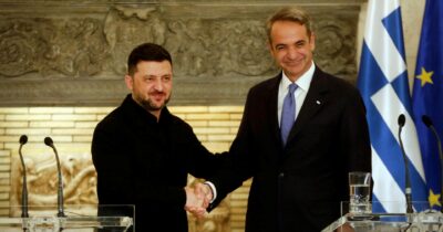 Copertina di Tour di Zelensky per gas e difesa. I russi avanzano