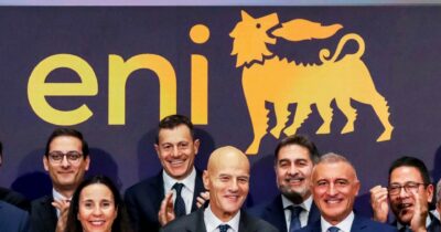 Copertina di Eni, Descalzi si vanta dei suoi bilanci e vuole la riconferma, ma il titolo ha perso il 10% dal 2014