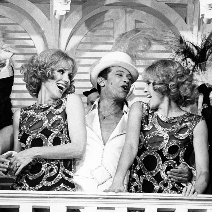 Morte le gemelle Kessler, avevano richiesto il suicidio assistito: “Vogliamo essere messe assieme nella stessa urna”. La loro eredità a Medici senza frontiere