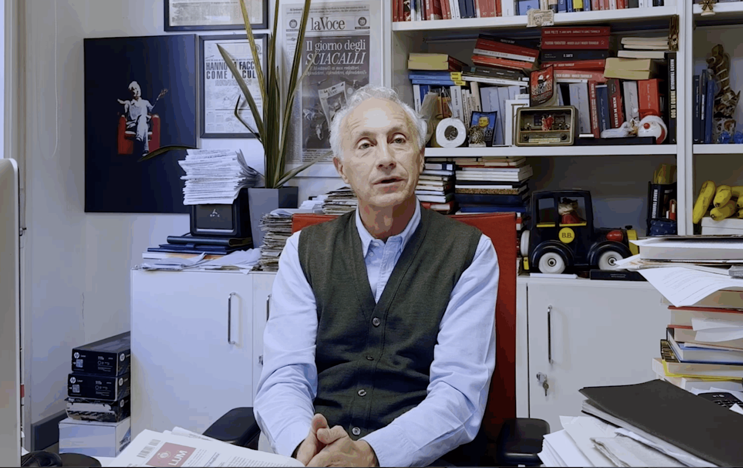 “In un periodo buio per l’informazione, teniamo accesa la luce del Fatto Quotidiano”. Travaglio spiega perché è importante abbonarsi ora (a metà prezzo) “In un periodo buio per l’informazione, teniamo accesa la luce del Fatto Quotidiano”. Travaglio spiega perché è importante abbonarsi ora (a metà prezzo)