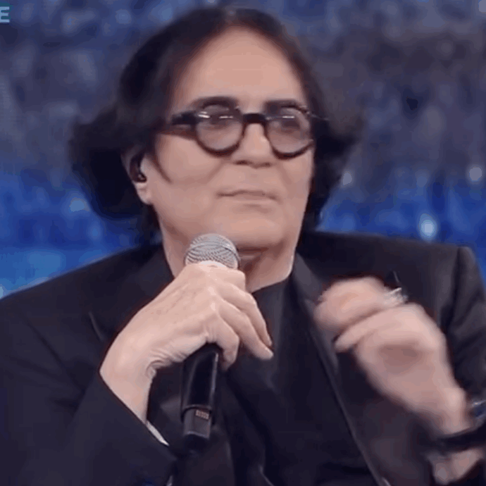 “Mi sentivo addosso la monnezza, i miei amici dentro alla 500 si rollavano le canne con l’olio indiano. Non riuscivo più a dormire, ho chiesto aiuto a papà”: così Renato Zero