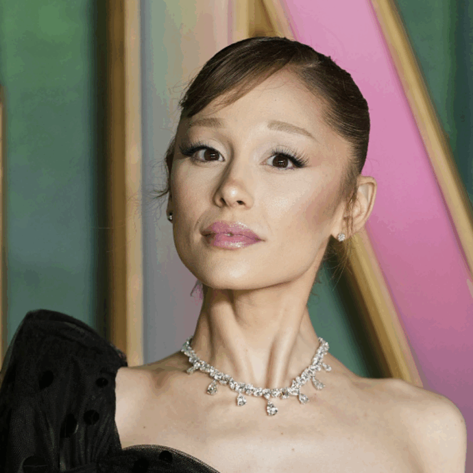 Ariana Grande aggredita: ecco chi è l’uomo che ha fatto irruzione sul red carpet (e non è la prima volta)