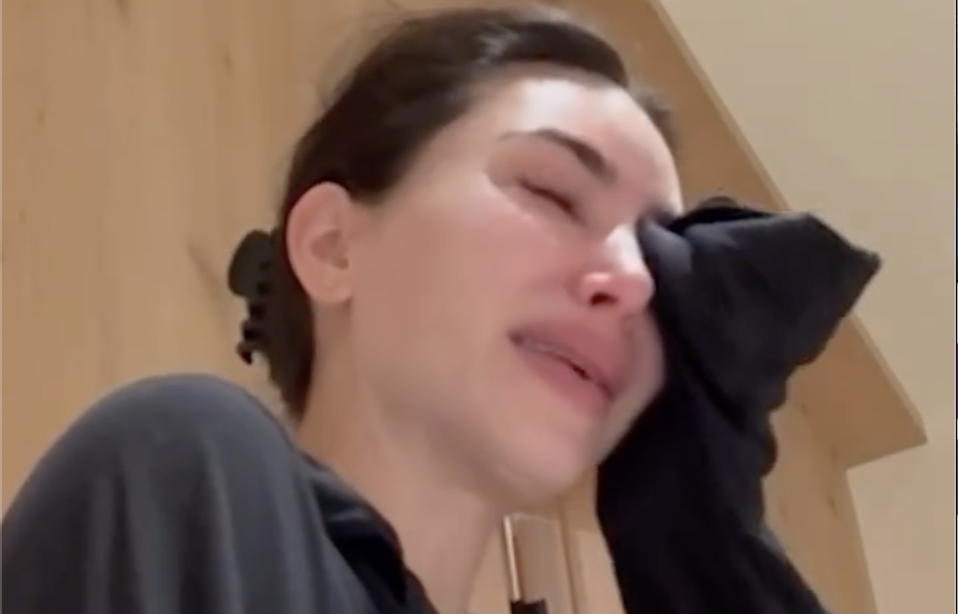 “Sento che il mio cervello sta per esplodere. Non ho superato l’esame di abilitazione, è stato deludente”: Kim Kardashian in preda a una crisi di pianto – VIDEO “Sento che il mio cervello sta per esplodere. Non ho superato l’esame di abilitazione, è stato deludente”: Kim Kardashian in preda a una crisi di pianto – VIDEO