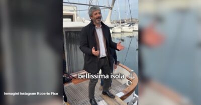Copertina di Fico fa il comizio sulla barca delle polemiche: “Non ci fermano con le schifezze” – Video