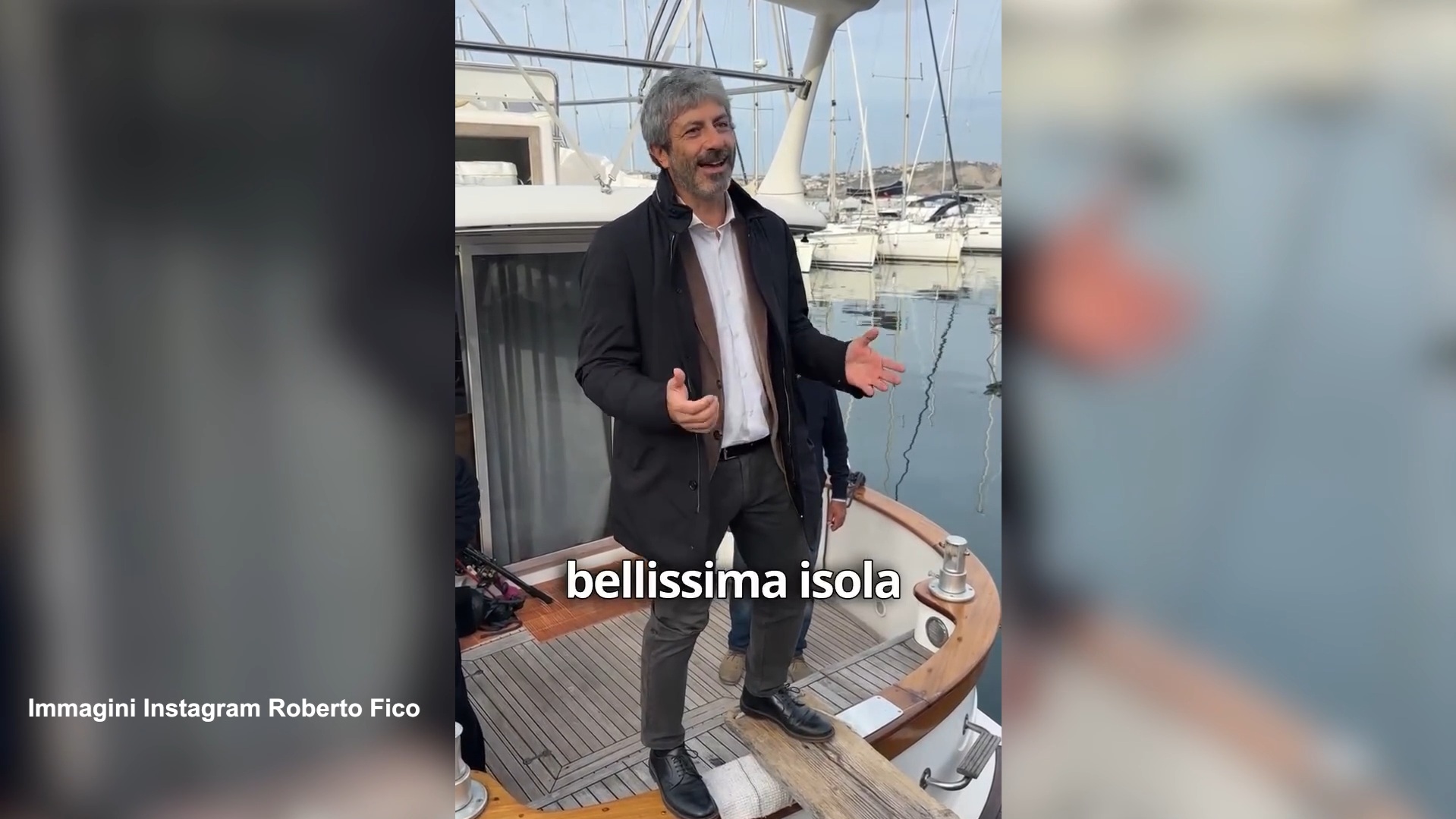 Fico fa il comizio sulla barca delle polemiche: “Non ci fermano con le schifezze” – Video Fico fa il comizio sulla barca delle polemiche: “Non ci fermano con le schifezze” – Video