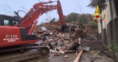 Copertina di Nubifragio nel Goriziano, le abitazioni ridotte in macerie dalla colata di fango – Video