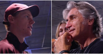 Copertina di “Mi affascina vederti solo al centro del campo con tutte le persone attorno”: Luciano Ligabue intervista Jannik Sinner. Lui risponde: “Il team è importante”  – VIDEO