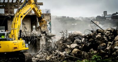 Copertina di Mannheimer: “Il condono edilizio porta voti in Campania alla destra, ma fa perdere consensi in Italia. Se si votasse ora per le primarie di centrosinistra vincerebbe Conte”
