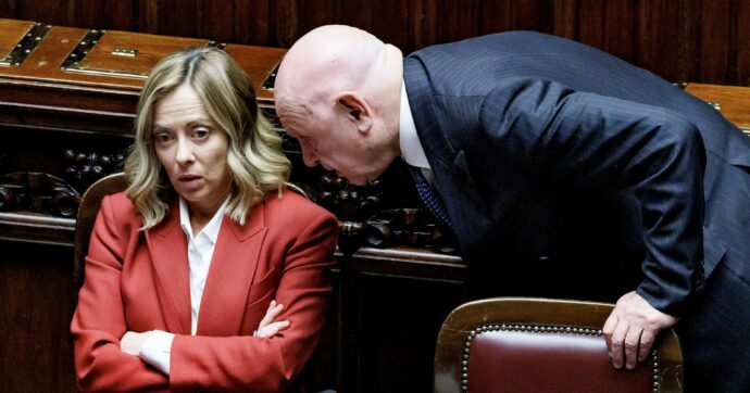 Assolti: la destra vuole le sentenze sui media e poi il bavaglio al web