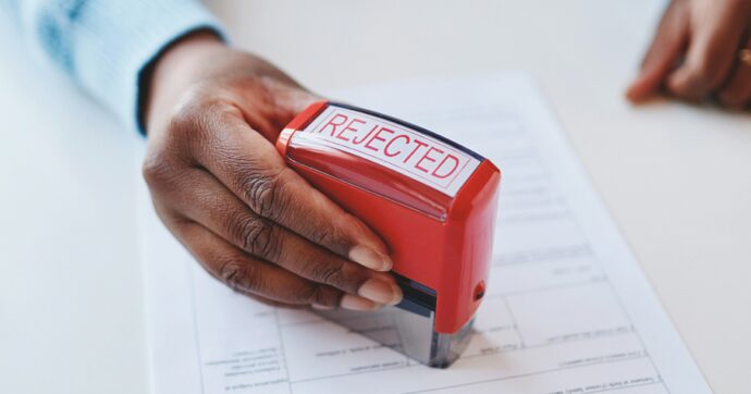 “Mamma, ti prego vieni qui a salvarmi” una donna sola di fronte agli Stati Uniti