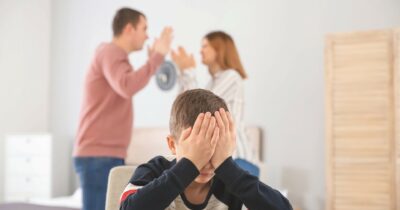 Copertina di Figli ‘rubati’ da un genitore: in Italia 362 casi. Le battaglie tra ex coniugi di paesi diversi. Storia di Alice: lasciò andare il figlio dal padre negli Usa, non lo vede da 4 anni