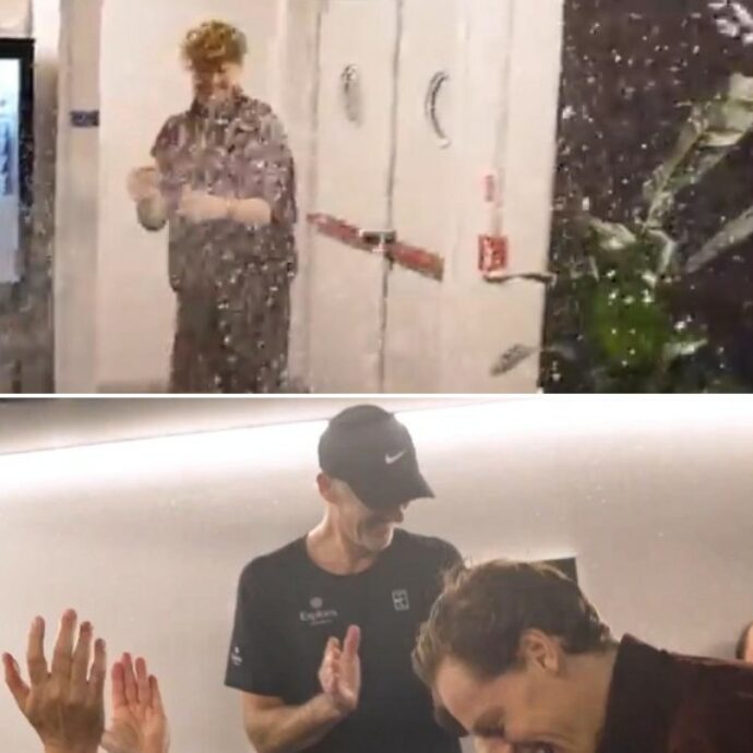 La festa e il bagno di spumante negli spogliatoi: tutta la gioia di Sinner dopo il trionfo alle Atp Finals | Video