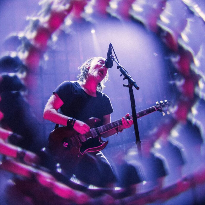 Radiohead, il grande evento italiano raccontato minuto per minuto: Bologna, Thom Yorke scatenato senza paura di diventare meme su TikTok, i fan e la scaletta
