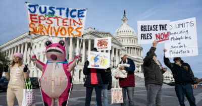 Copertina di Usa, la Camera approva la legge per rendere pubblici tutti i file sul caso Epstein: 427 sì e un solo no