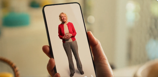 “È demoniaca, disonesta e disumanizzante, chi l’ha inventata andrebbe messo in prigione”: polemiche sull’app che ricrea gli avatar dei propri defunti con l’AI