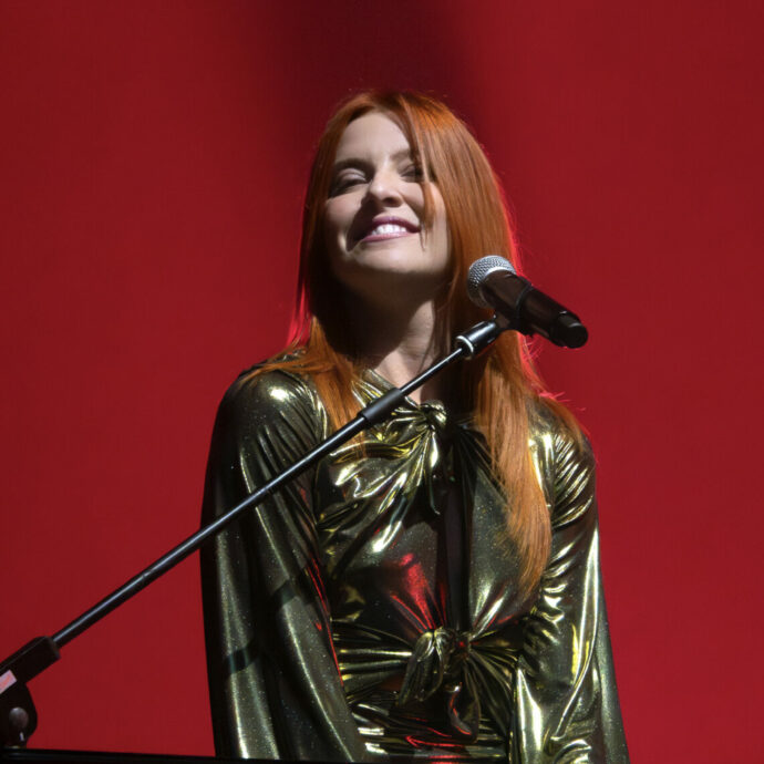 “Ci sono le guerre, non c’è sicurezza nelle città, i giovani non hanno la pace. Porto la nostalgia a teatro e ai ballerini sul palco preferisco l’orchestra”: così Noemi