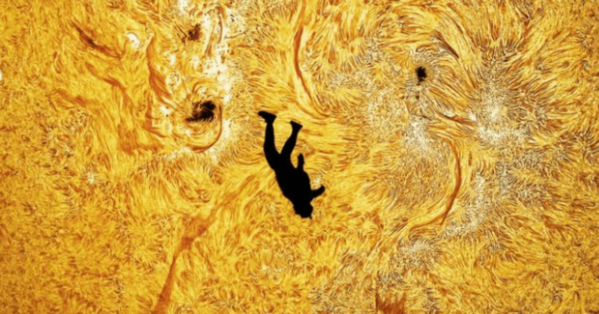 “Quando è arrivato il momento giusto l’ho fatto saltare giù”: astrofotografo fotografa un paracadutista in caduta libera sul sole