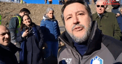 Copertina di Olimpiadi, Salvini ai giornalisti: “C’era chi non voleva i Giochi, mi spiace per i gufi ma saranno un successo”. “E i costi triplicati?”. “Un bacione”
