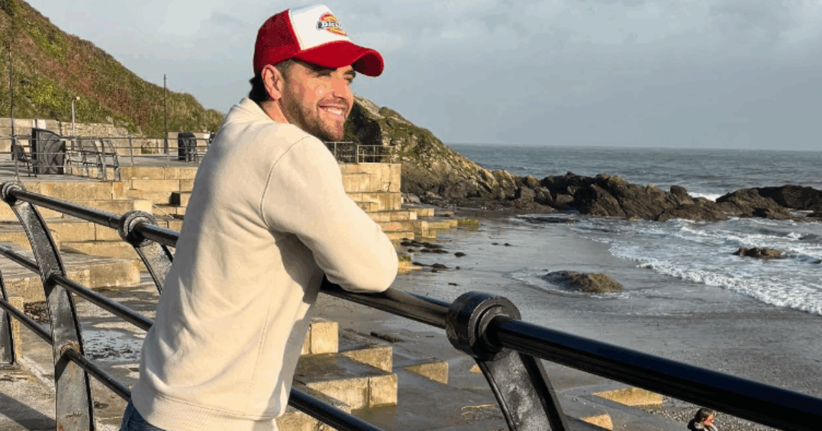 “Pensavo fosse una brutta influenza invece era un raro tumore. È stato un inferno, mi hanno asportato mezzo polmone. Non ho mai provato così tanto dolore in tutta la mia vita”: parla l’attore Jarryd Nurden