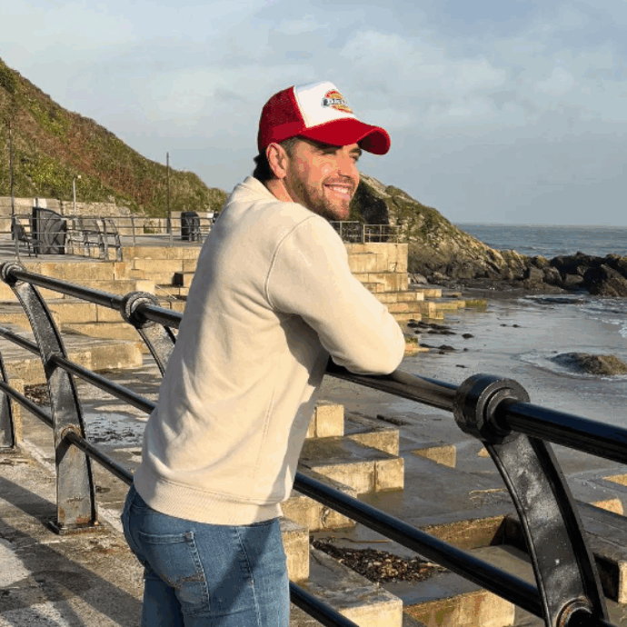 “Pensavo fosse una brutta influenza invece era un raro tumore. È stato un inferno, mi hanno asportato mezzo polmone. Non ho mai provato così tanto dolore in tutta la mia vita”: parla l’attore Jarryd Nurden