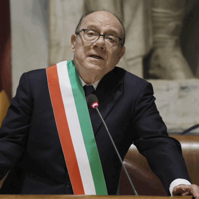 “Nelle periferie ho trovato generosità, dobbiamo avere rispetto per loro senza la spocchia del centro”: Carlo Verdone sindaco di Roma per il 75esimo compleanno