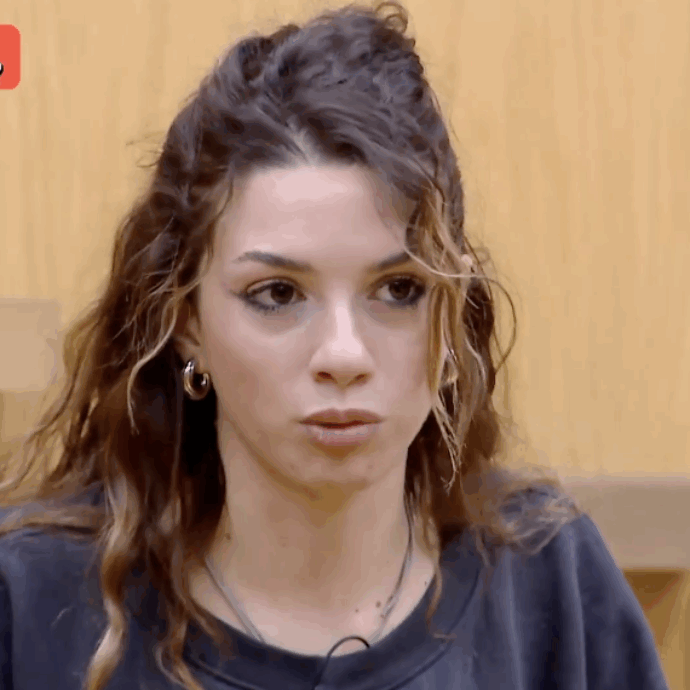 “Me ne torno a casa, non mi sento pronta e non sto bene. È tutto estremamente grande”: la cantante Michelle lascia la scuola di “Amici di Maria De Filippi”