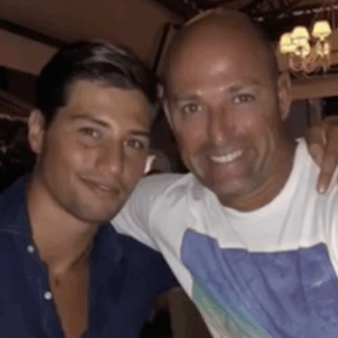 “Disgustato della giustizia, gli animali che hanno dato 13 coltellate a mio figlio sono liberi. In Italia viene permesso tutto”: lo sfogo di Stefano Bettarini