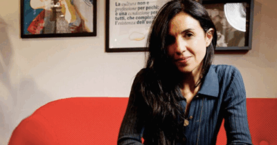 Copertina di “Il neurologo, dopo la diagnosi della sclerosi multipla, mi ha detto ‘ma lei dove vuole andare in quello stato?’. La mia malattia e la guerra sono simili”: così Francesca Mannocchi