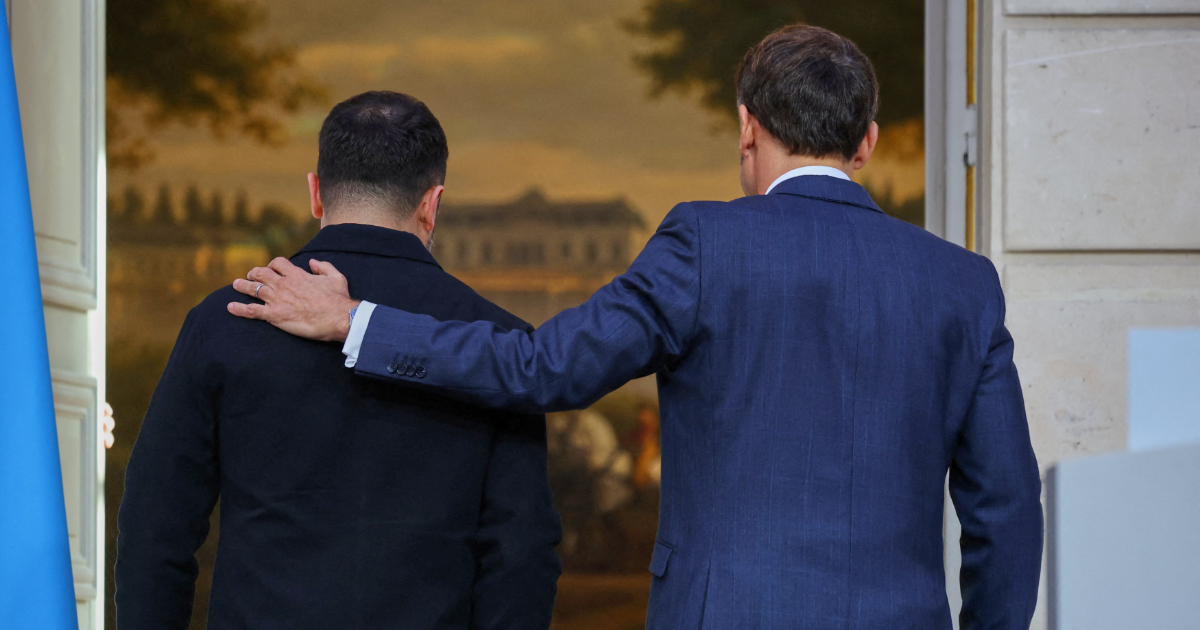 Ucraina, Mosca colpisce la sede della tv pubblica “Suspilne”. Zelensky in Spagna per chiedere aiuti. Polonia: “Sabotaggio alla ferrovia porta in Russia”