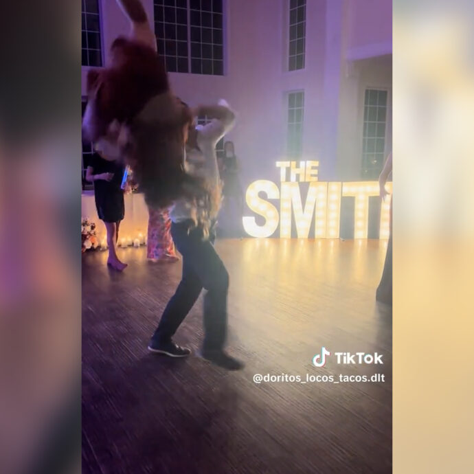 Damigella d’onore finisce in ospedale il giorno delle nozze: il terribile incidente durante il ricevimento immortalato in un video virale