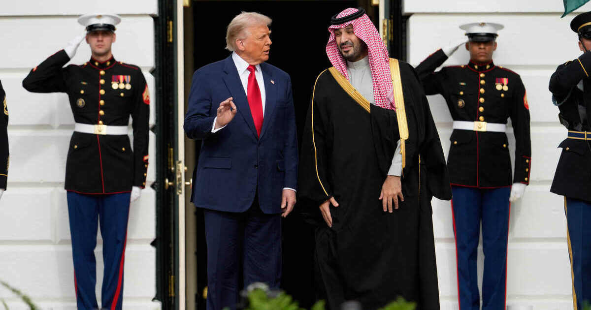 Trump “scagiona” bin Salman dall’omicidio del giornalista Khashoggi: “Non ne sa nulla. A molte persone quel signore non piaceva” Trump “scagiona” bin Salman dall’omicidio del giornalista Khashoggi: “Non ne sa nulla. A molte persone quel signore non piaceva”