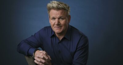 Copertina di Cucine da incubo per Gordon Ramsay: chiude i locali di fascia media e taglia 200 dipendenti, per un rosso da 50 milioni di sterline