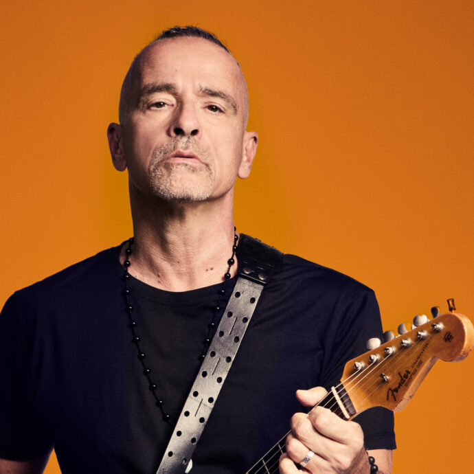 Eros Ramazzotti: “L’Italia è casa mia nel bene e nel male. Ha tanti problemi che si potrebbero risolvere. C’è gente con una gran testa, ma non si applica molto. Mi inginocchierei sui ceci per un duetto con Lady Gaga”