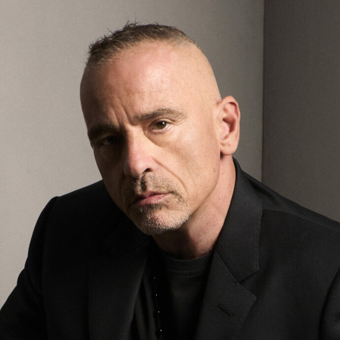 “Eros Ramazzotti ha fatto dei lavori di ristrutturazione devastanti, mi è crollato il soffitto di casa ma lui non vuole pagare 200 mila euro di danni”: le accuse del vicino del cantante