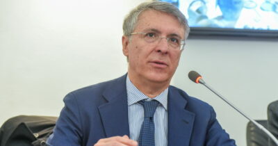 Copertina di Cantone verso la Procura di Salerno: l’ex capo dell’Anac rinuncia alla corsa per Napoli Nord. Al suo posto andrà Airoma