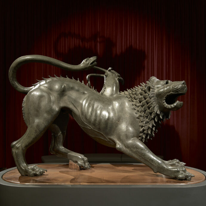 Il ritorno della Chimera d’Arezzo: il capolavoro dell’arte etrusca splende in una nuova sala al Maf