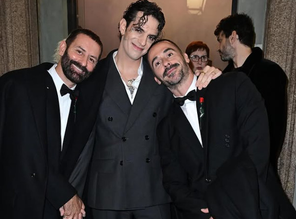 Achille Lauro fa da testimone per il matrimonio di Marcelo Burlon e Bratislav Tasic: prima la cerimonia al Palazzo Reale, poi la festa Achille Lauro fa da testimone per il matrimonio di Marcelo Burlon e Bratislav Tasic: prima la cerimonia al Palazzo Reale, poi la festa