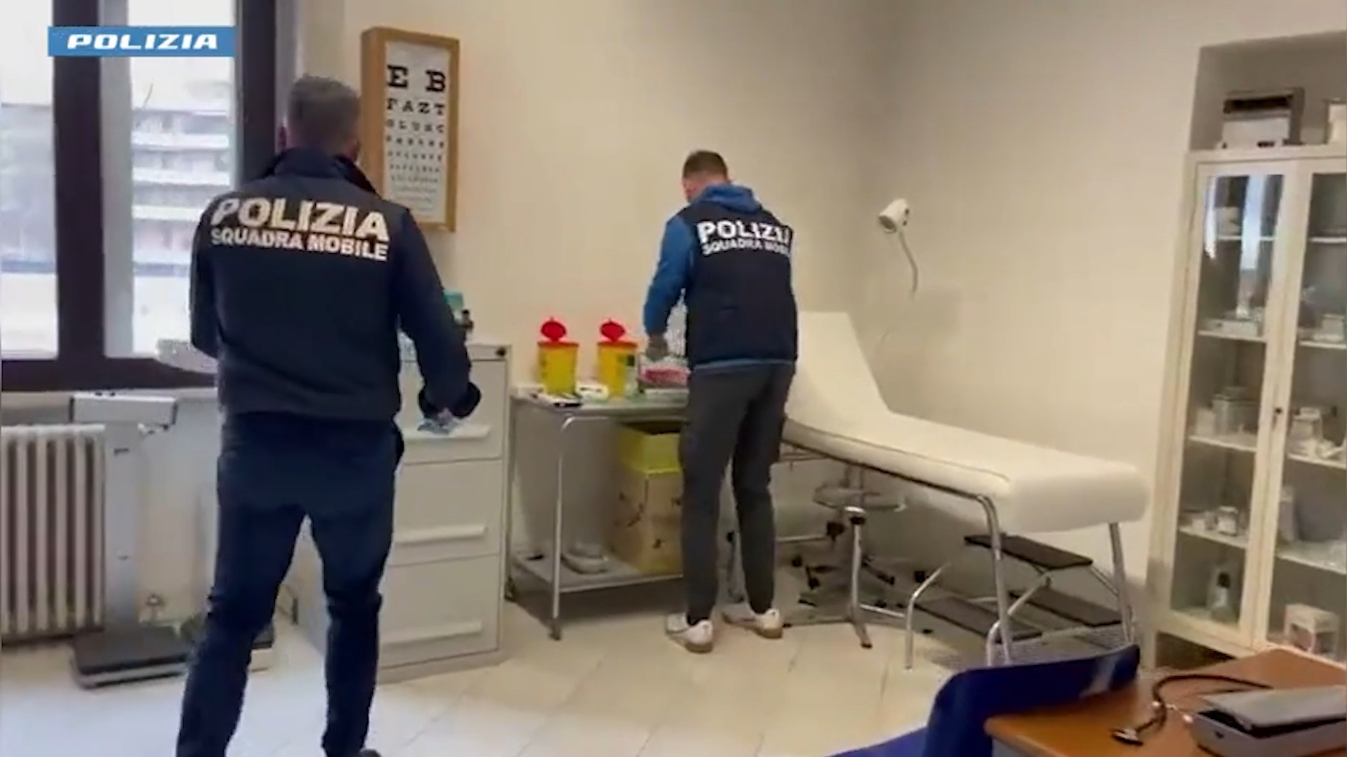 Arezzo, in coma dopo trapianti di capelli in studio non autorizzato: denunciato medico e collaboratrice