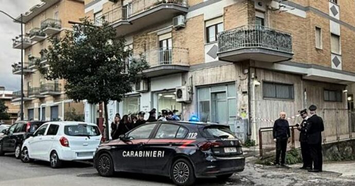 Napoli, uccide la sorella 23enne a coltellate e videochiama la madre. Poi allerta il 112
