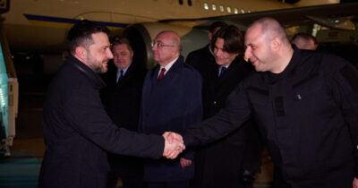 Copertina di Corruzione in Ucraina, le carte dell’inchiesta: “L’ex socio di Zelensky influenzò il ministro della Difesa su forniture di giubbotti antiproiettile”