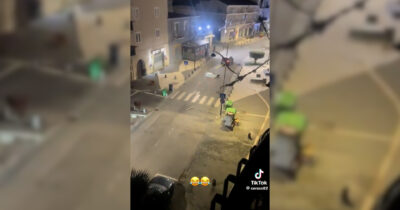 Copertina di Rubano uno sportello bancomat, lo legano all’auto e fuggono: furto da film a Casalnuovo di Napoli – Video