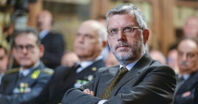 Copertina di Fossi un collaboratore di Mattarella starei attento a non dire una sola sillaba fuori posto